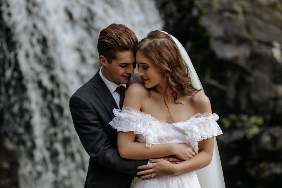 natural photos moment between bride and groom at waterfalls