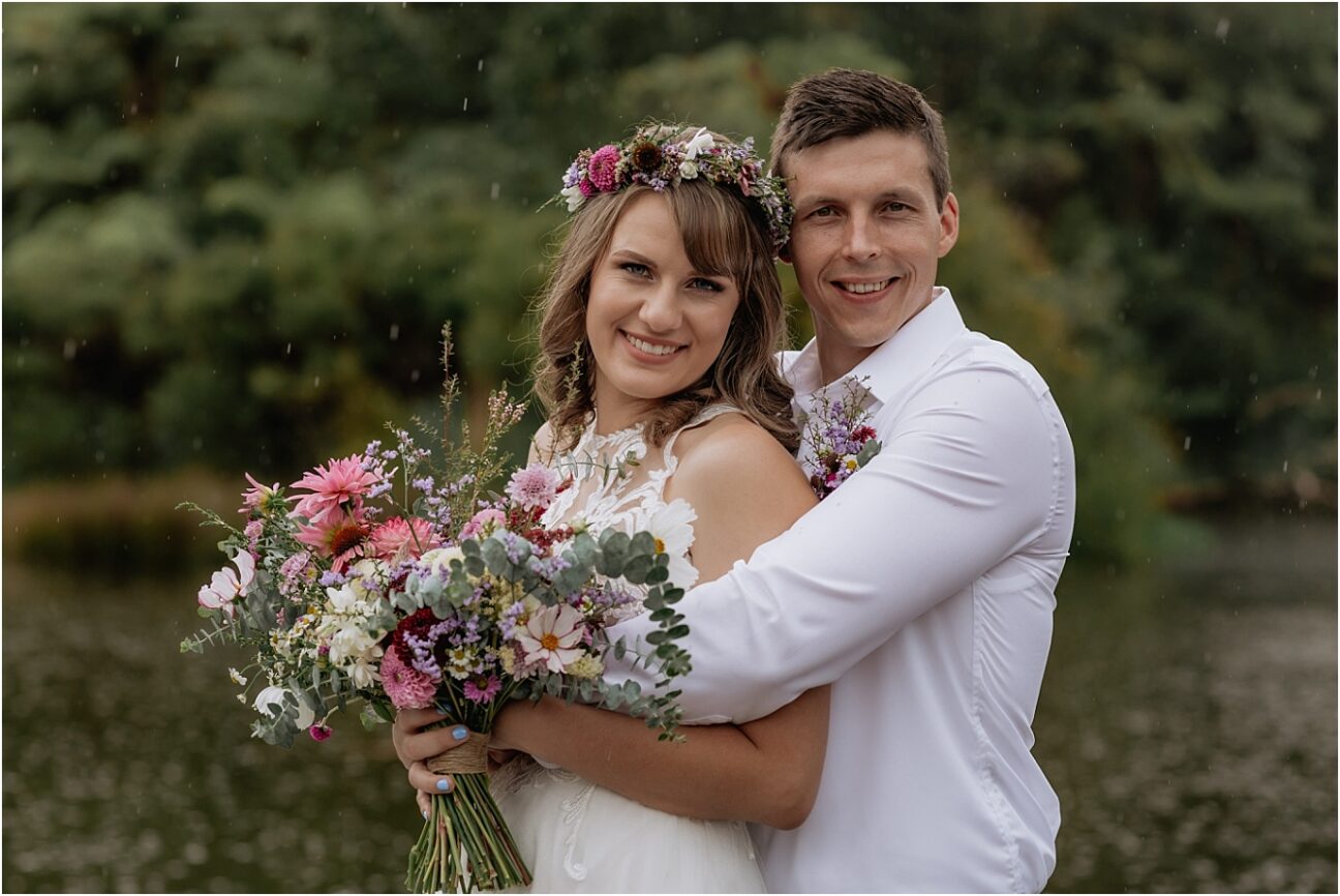 Wedding photos in the rain