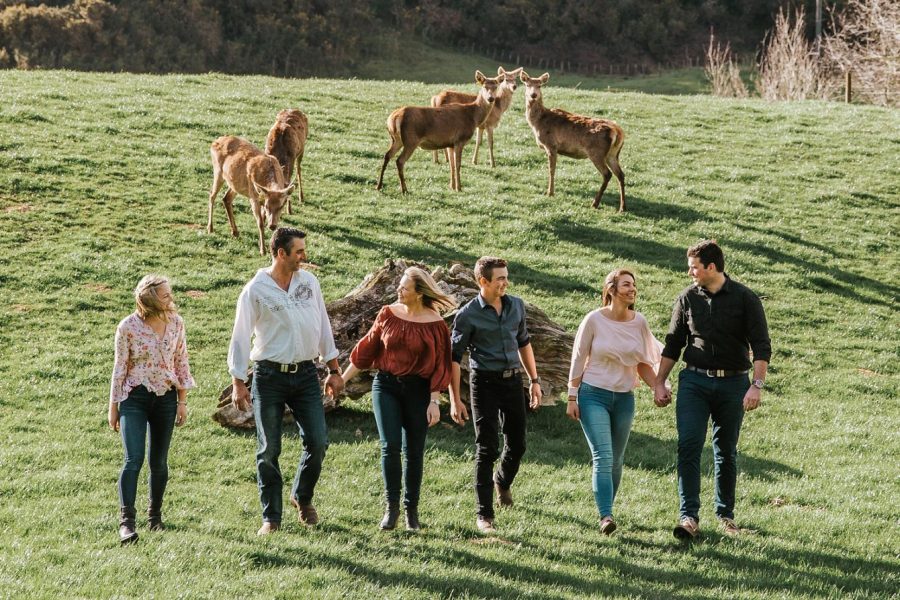 tauranga family photo with deer