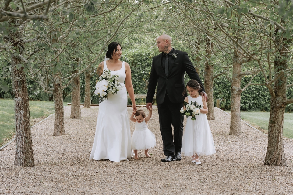 Beautiful natural family photos at Ataahua