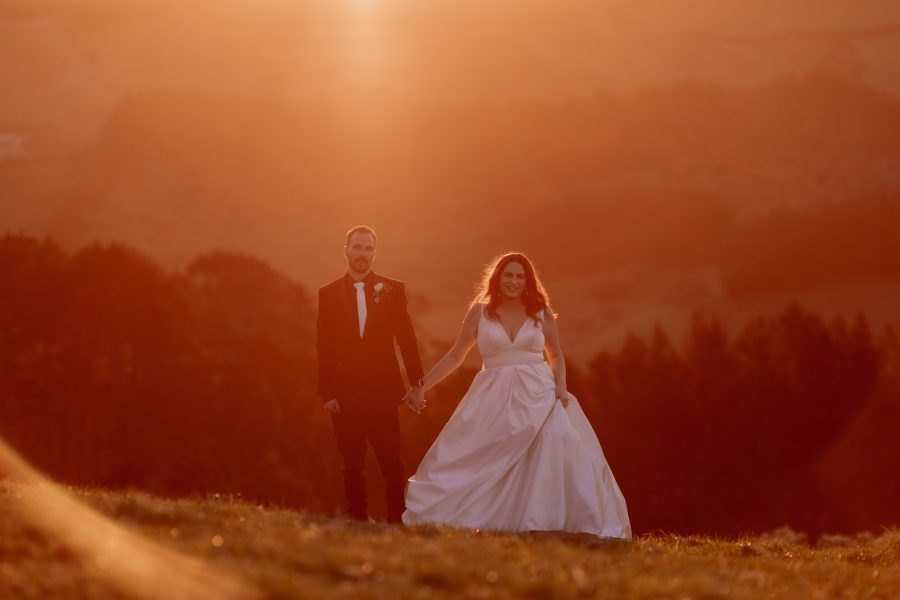 golden sunlight wedding photos in the country