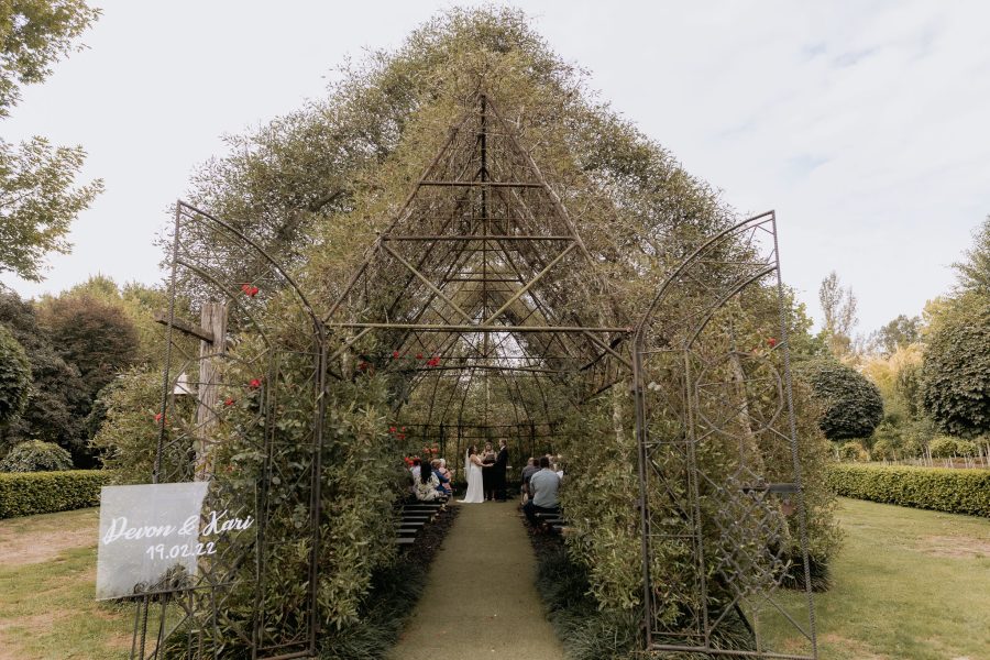 couple getting married Waikato Tree Church