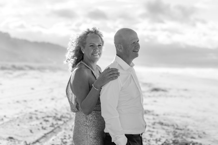 Bride holds grooms shoulder