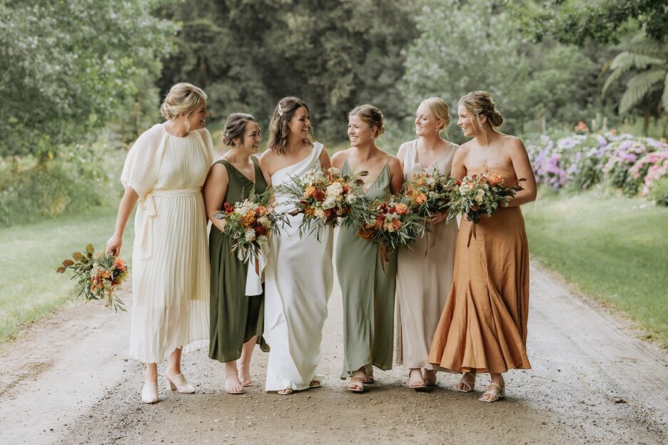 Wedding party in country themed colours autumn toned dresses