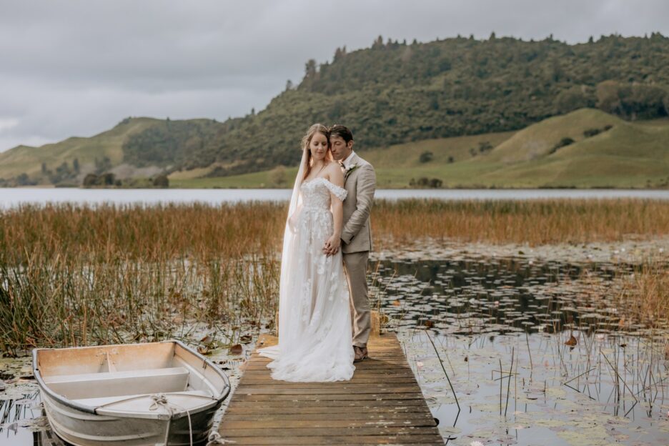 Wedding photos taken of bride and groom at longfords estate Lake Okareka
