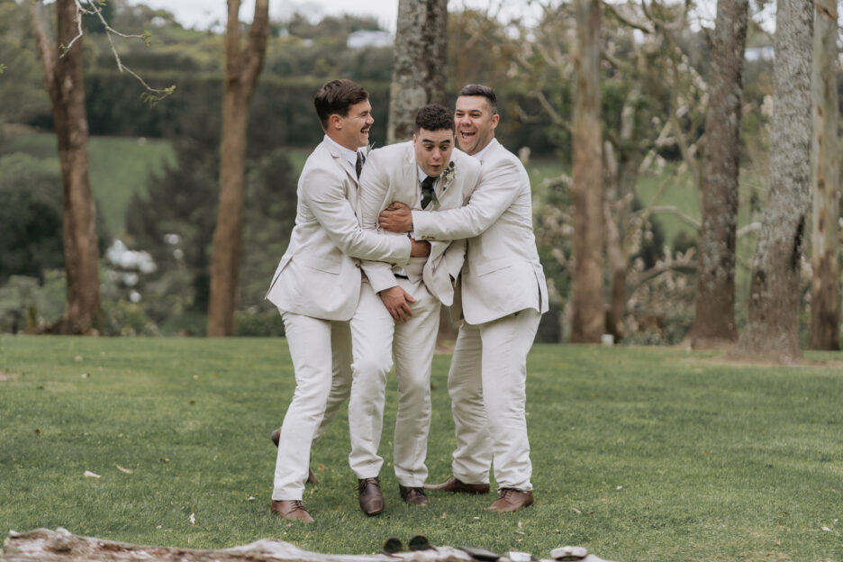 groomsmen rushing groom give him a fright