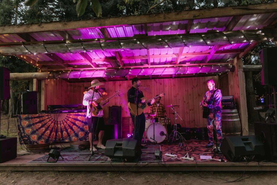 Band play with tiki tane during wedding